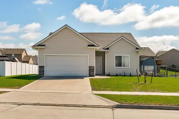 2209 Sunview Drive, Granger, IA 50109