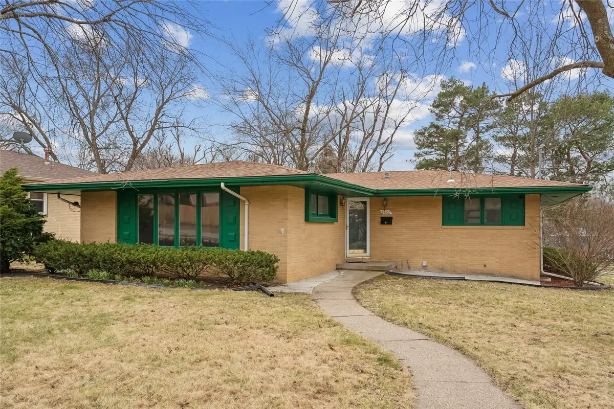 7422 Oak Brook Drive, Urbandale, IA 50322 - #1