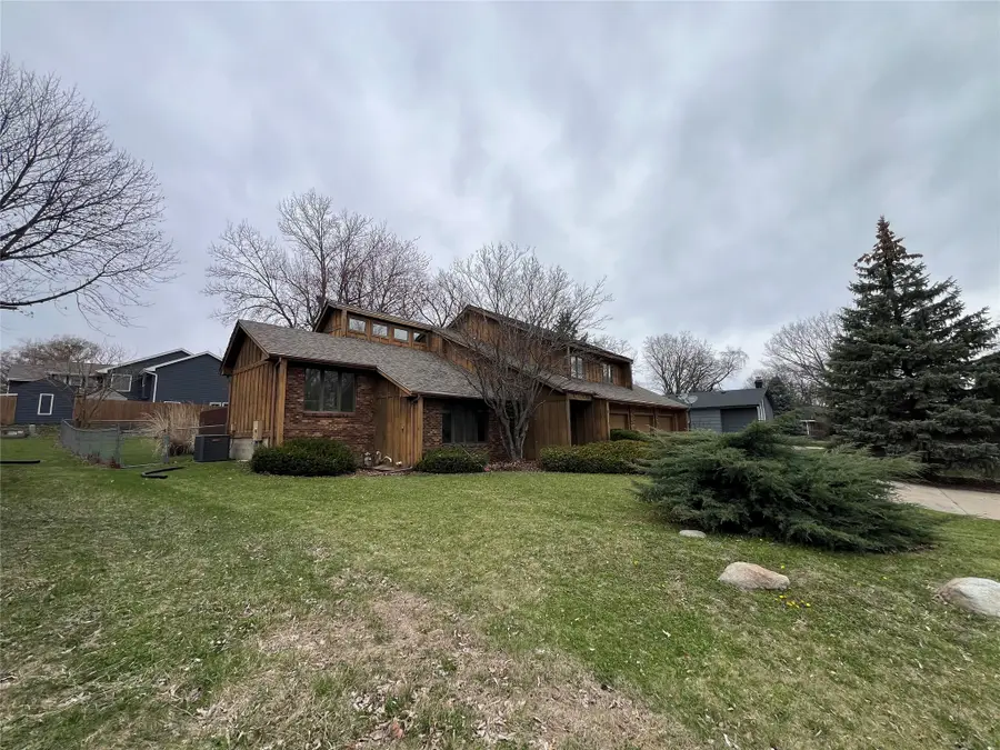 4112 Mary Lynn Drive, Urbandale, IA 50322 - #2