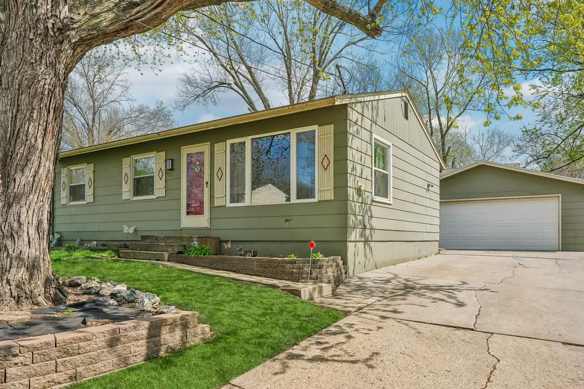 4121 SE 10th Street, Des Moines, IA 50315 - #1