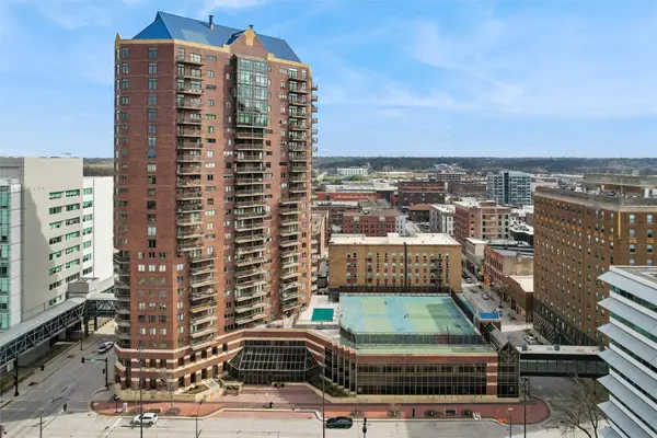 300 Walnut Street #707, Des Moines, IA 50309