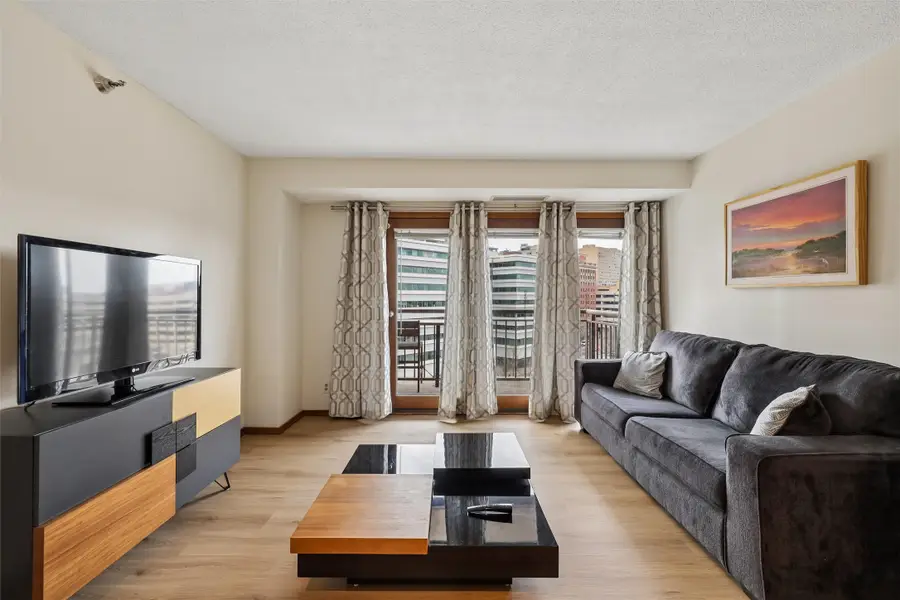 300 Walnut Street #707, Des Moines, IA 50309 - #2