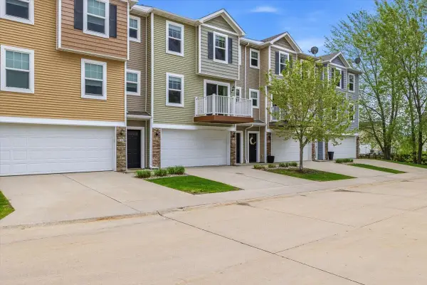 911 NE 49th Lane, Ankeny, IA 50021
