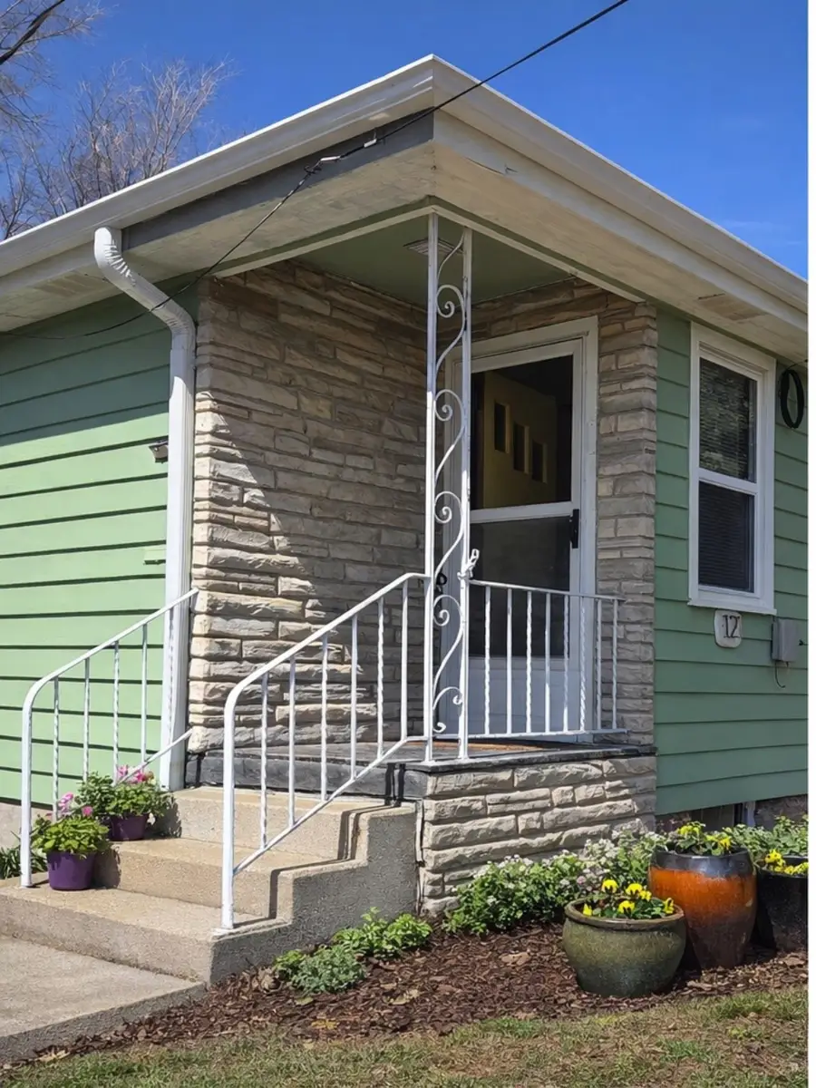 121 W 11th Street S, Newton, IA 50208 - #3