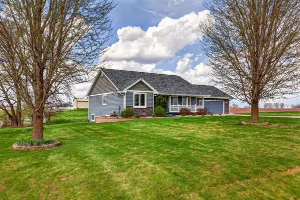 17493 365th Court, Earlham, IA 50072
