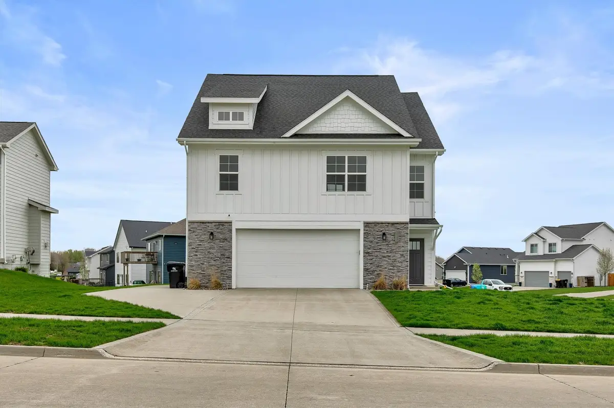 995 8th Street, Waukee, IA 50263 - #1