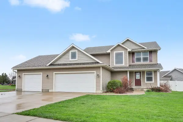 1119 Oakwood Drive, Pella, IA 50219