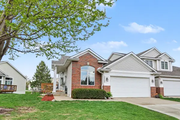 5900 Century Way E, Johnston, IA 50131