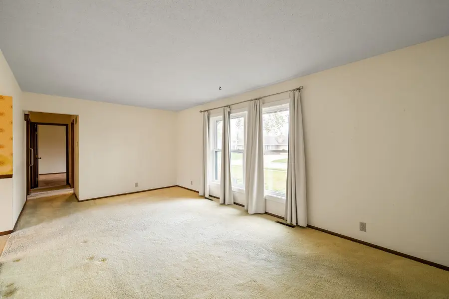 804 Brentwood Drive, Pella, IA 50219 - #3