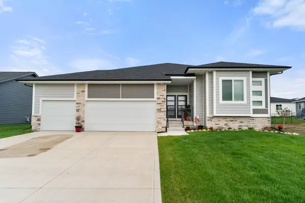 15005 Springbrook Trail, Urbandale, IA 50323