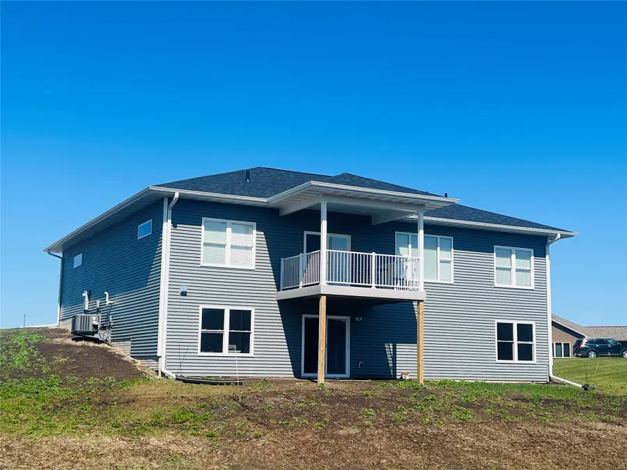 2516 N 9th Avenue E, Newton, IA 50208 - #2