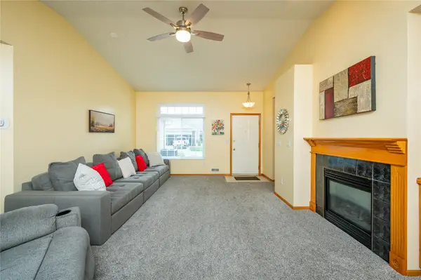 9513 Ironwood Lane, Johnston, IA 50131