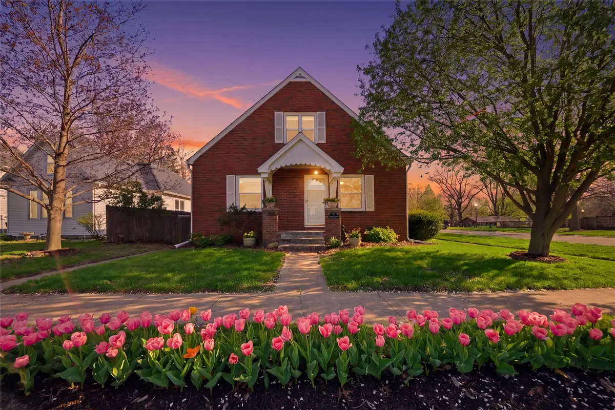 915 Franklin Street, Pella, IA 50219 - #1