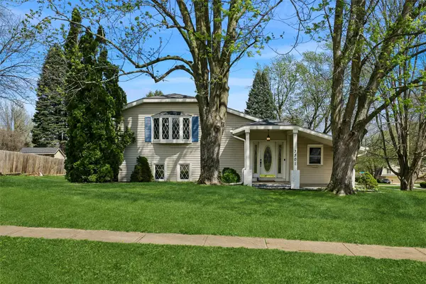 3301 Melanie Drive, Urbandale, IA 50322