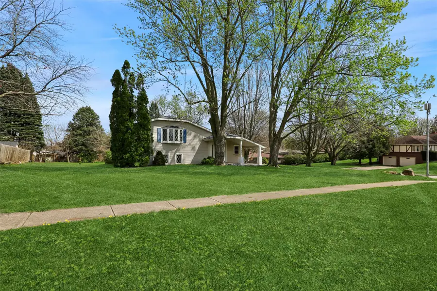 3301 Melanie Drive, Urbandale, IA 50322 - #2