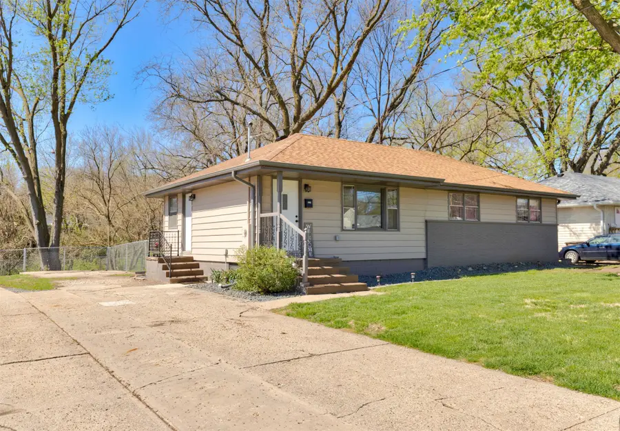2316 Vine Street, West Des Moines, IA 50265 - #2