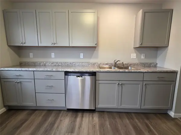 1215 Douglas Avenue, Des Moines, IA 50313