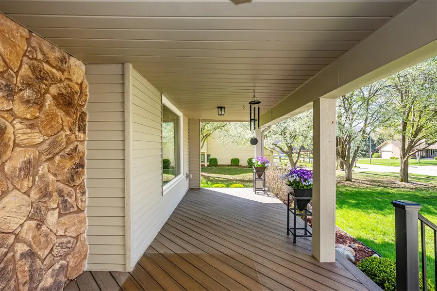 3309 Eula Drive, Urbandale, IA 50322 - #2