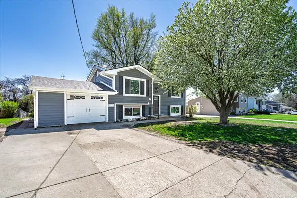 2415 N 2nd Avenue E, Newton, IA 50208