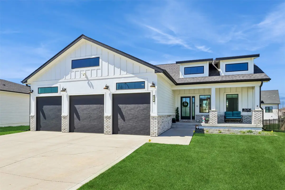 5010 147th Street, Urbandale, IA 50323 - #1