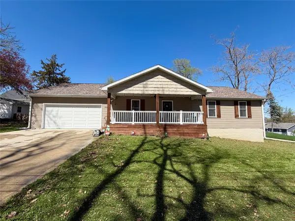 332 S 11th Avenue W, Newton, IA 50208