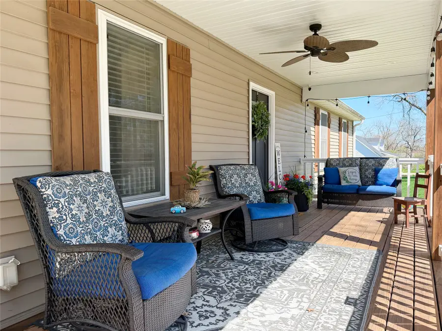 332 S 11th Avenue W, Newton, IA 50208 - #2