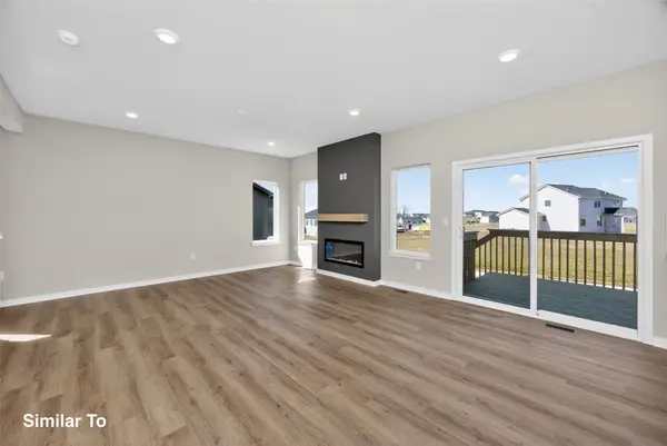 4271 Grover Woods Lane, Des Moines, IA 50317