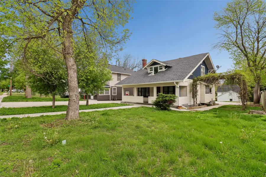 683 35th Street, Des Moines, IA 50312 - #2