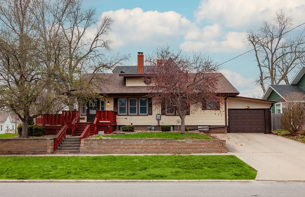 600 E 4th Street N, Newton, IA 50208 - #1