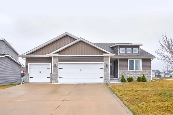 502 Hickory Drive, Norwalk, IA 50211