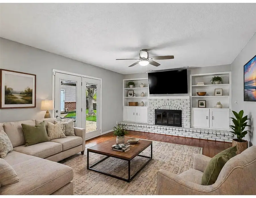 9654 Elmcrest Drive, Clive, IA 50325 - #3