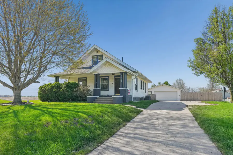 1115 S 13th Avenue E, Newton, IA 50208 - #2