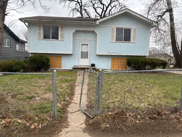 1305 Stewart Street, Des Moines, IA 50316