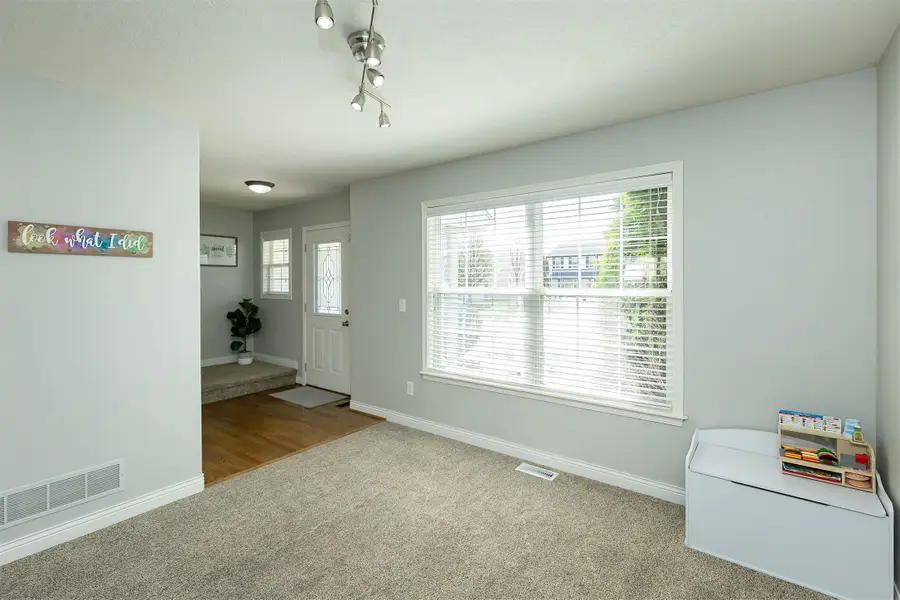 15325 Ridgeview Drive, Clive, IA 50325 - #3