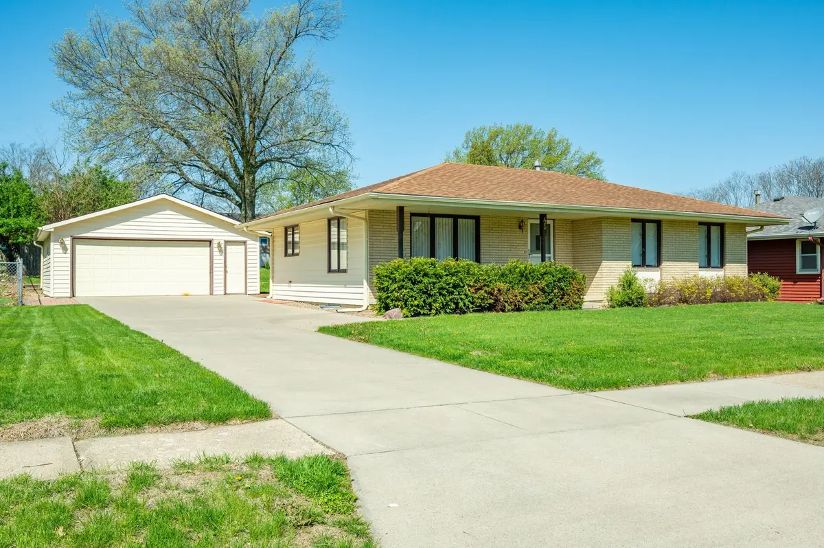 450 N 9th Street, Carlisle, IA 50047 - #1
