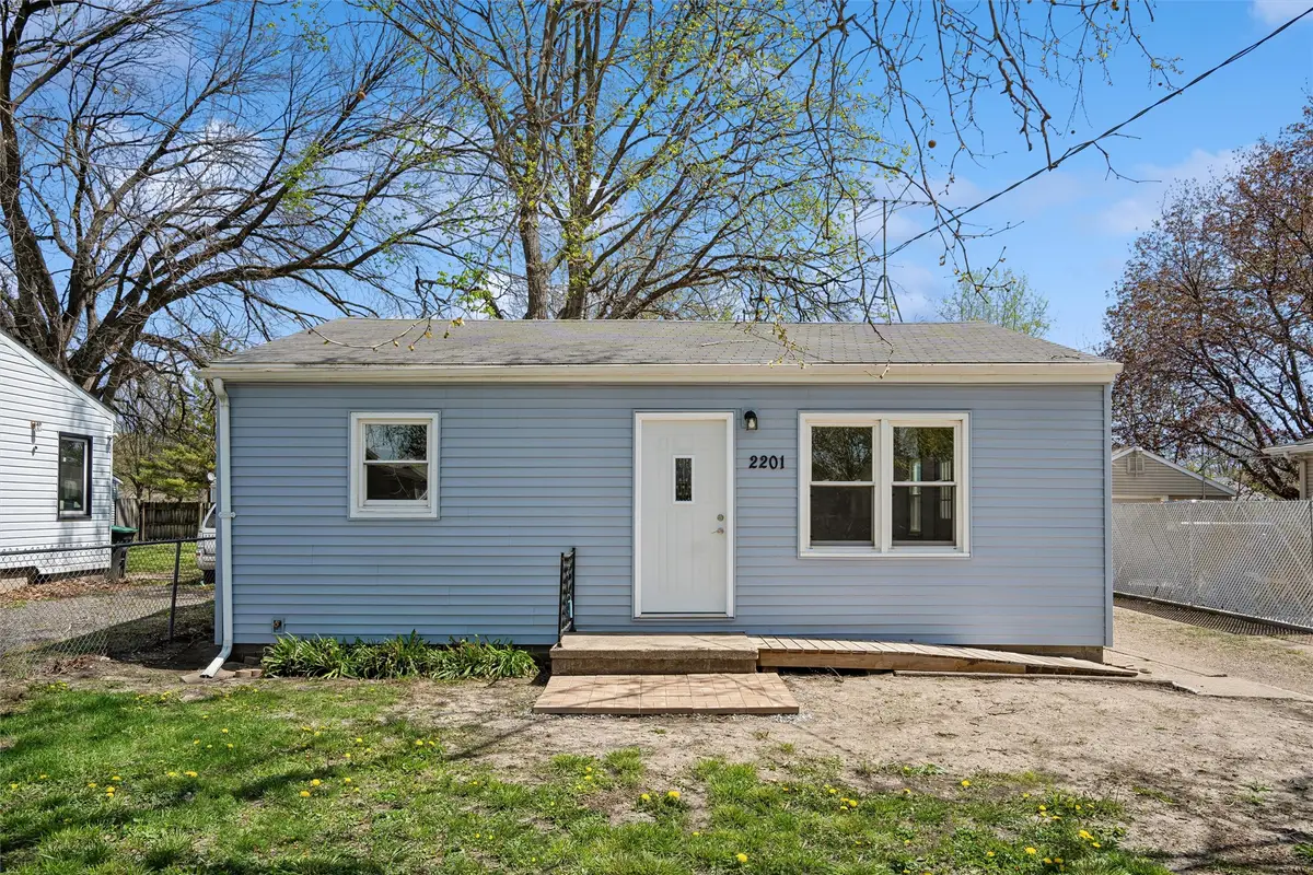 2201 E 38th Court, Des Moines, IA 50317 - #1