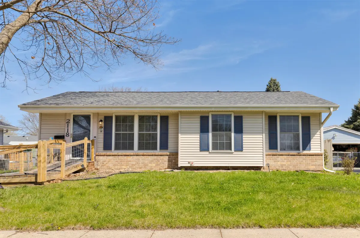 2118 N 4th Avenue E, Newton, IA 50208 - #1