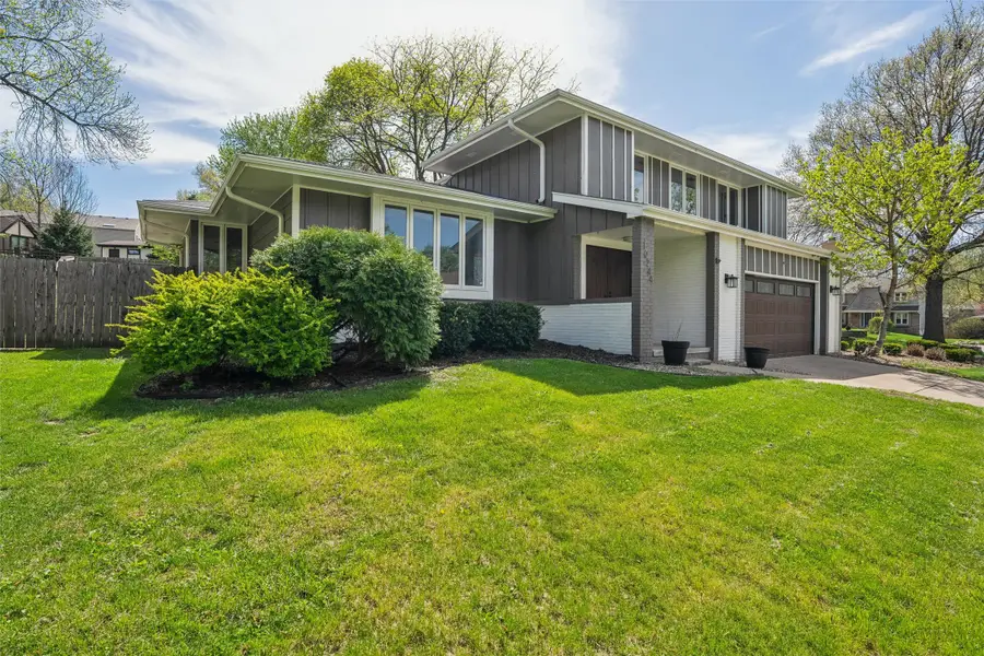 10244 Lincoln Avenue, Clive, IA 50325 - #2