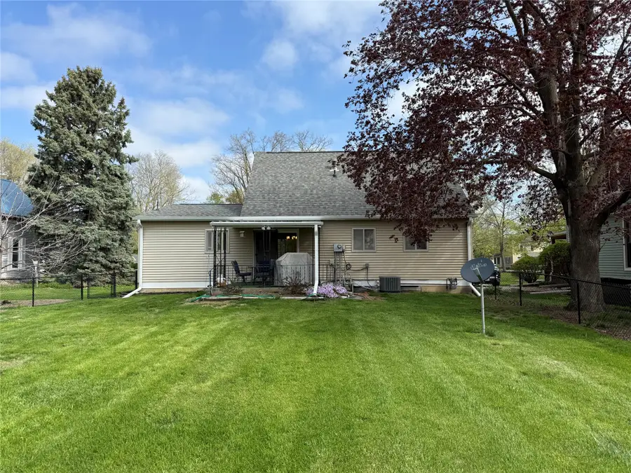 610 W Washington Street, Winterset, IA 50273 - #2