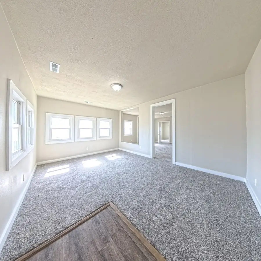 410 N 2nd Street, Knoxville, IA 50138 - #3