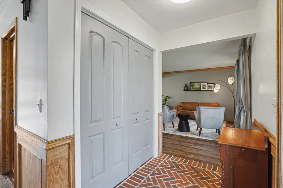 5975 S Winwood Drive, Johnston, IA 50131 - #3