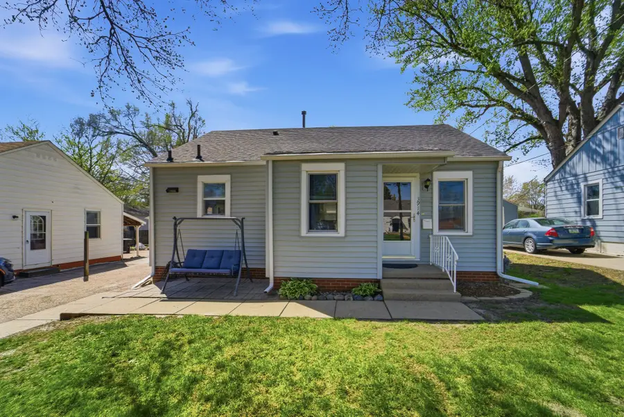 3914 E 8th Street, Des Moines, IA 50316 - #2