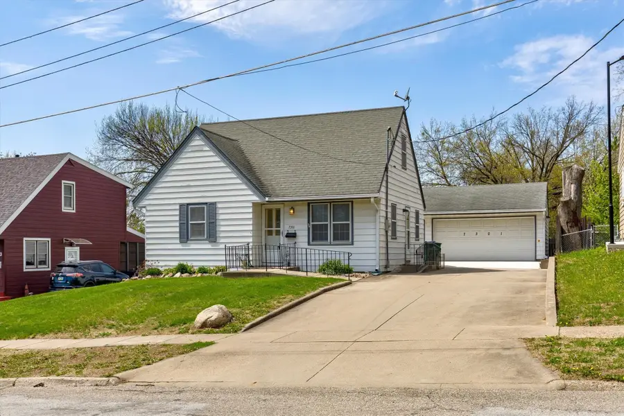 7301 Oliver Smith Drive, Urbandale, IA 50322 - #2