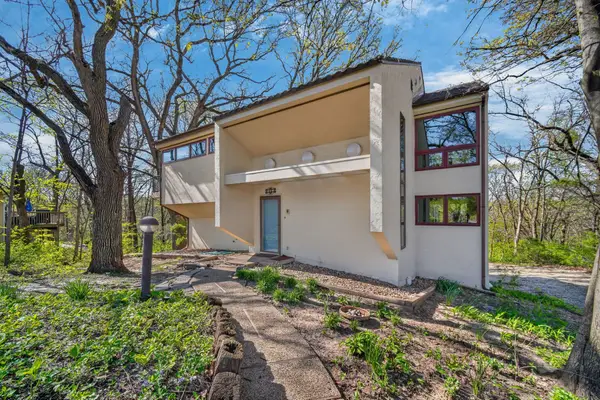 4001 Crestmoor Place, Des Moines, IA 50310