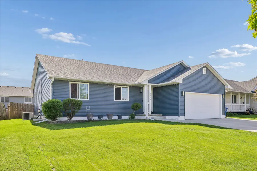 2505 Grand River Drive, Des Moines, IA 50320 - #2