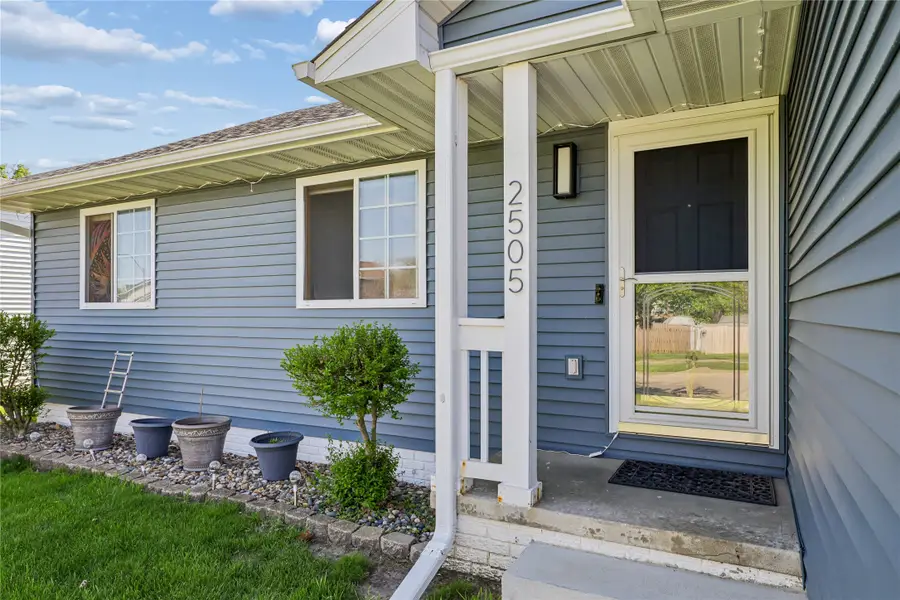 2505 Grand River Drive, Des Moines, IA 50320 - #3