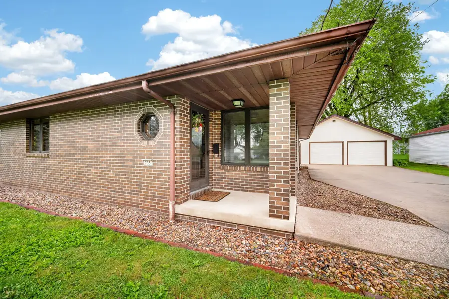 735/737 Leach Avenue, Des Moines, IA 50315 - #2