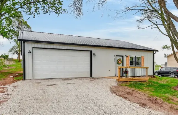 207 S East Avenue, Lacona, IA 50139