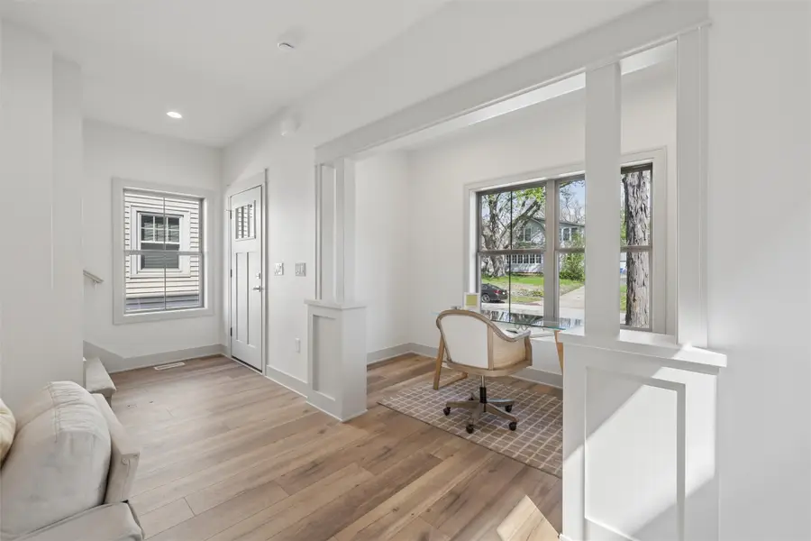 1102 Clinton Avenue, Des Moines, IA 50313 - #3