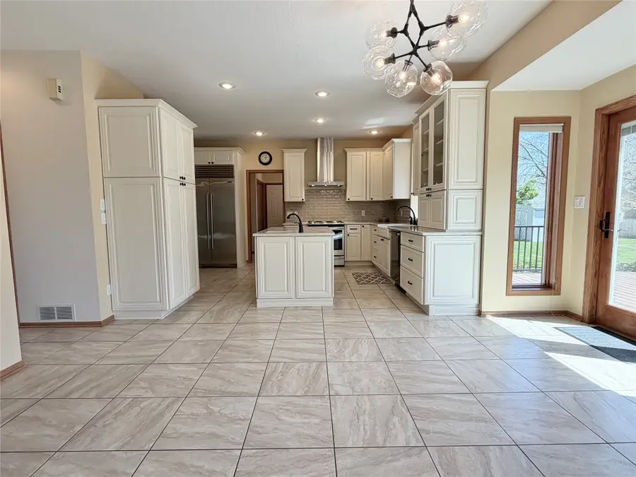 2309 N 7th Avenue Place E, Newton, IA 50208 - #3